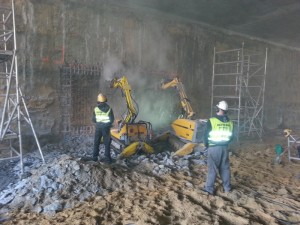 Wyburzenia wymagały użycia sprzętu, który miał utrudniony dojazd