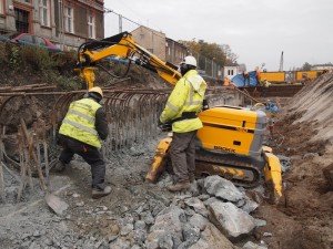 Robot Brokk podczas szczelinowego wyburzania